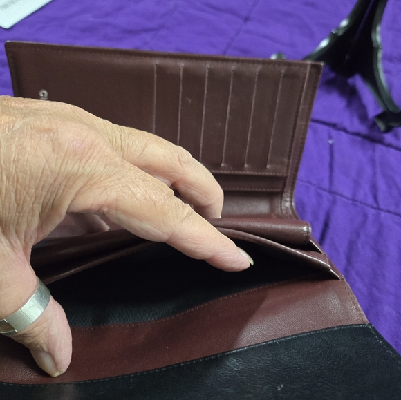 EUC CHANEL MATELASSE STYLE WITH BURGUNDY LINING WALLET - Picture 10 of 12